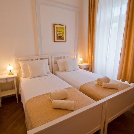 Golden Rooms Bed & Breakfast ตรีเอสเต ภายนอก รูปภาพ