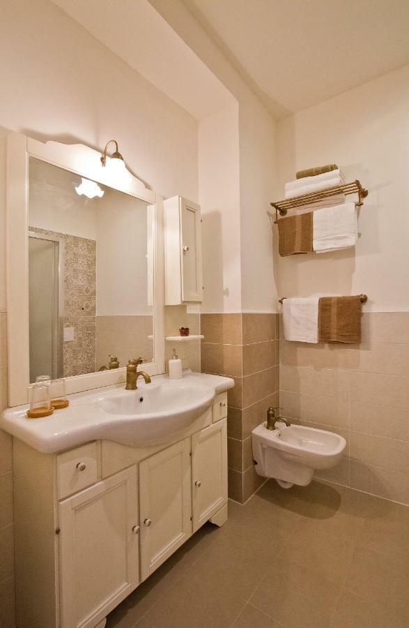 Golden Rooms Bed & Breakfast ตรีเอสเต ภายนอก รูปภาพ