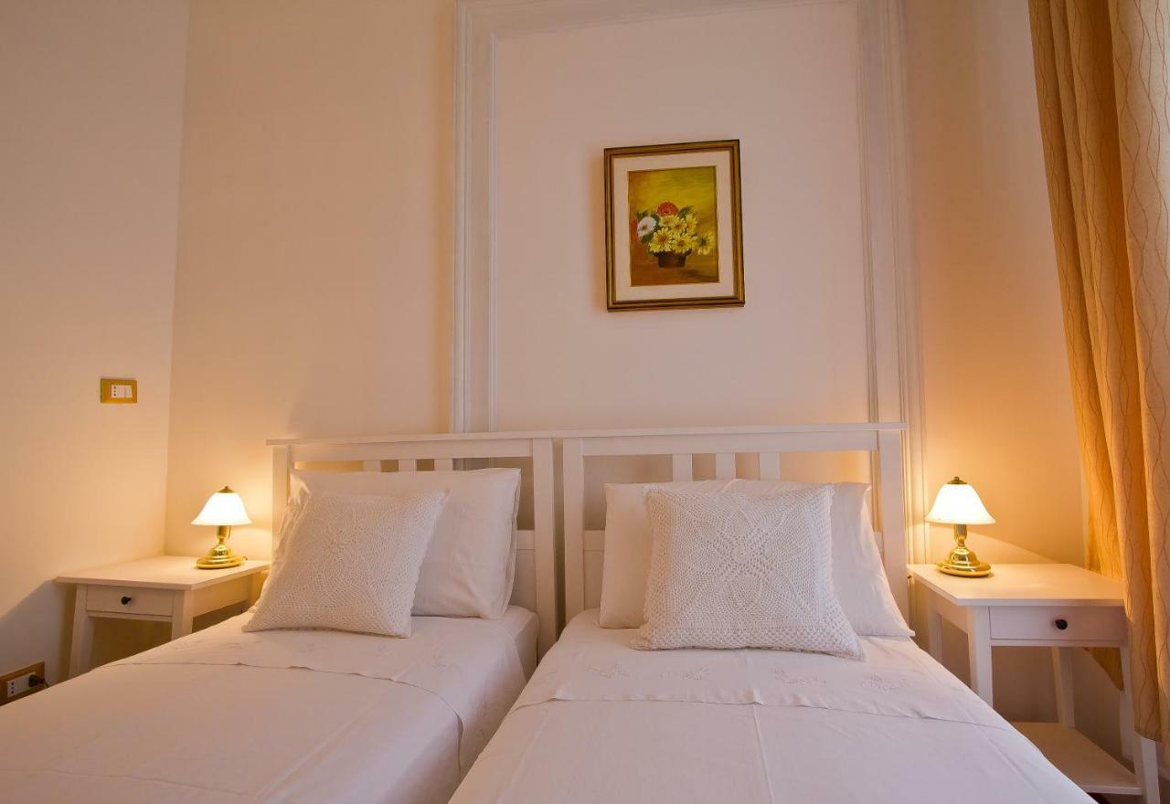 Golden Rooms Bed & Breakfast ตรีเอสเต ภายนอก รูปภาพ