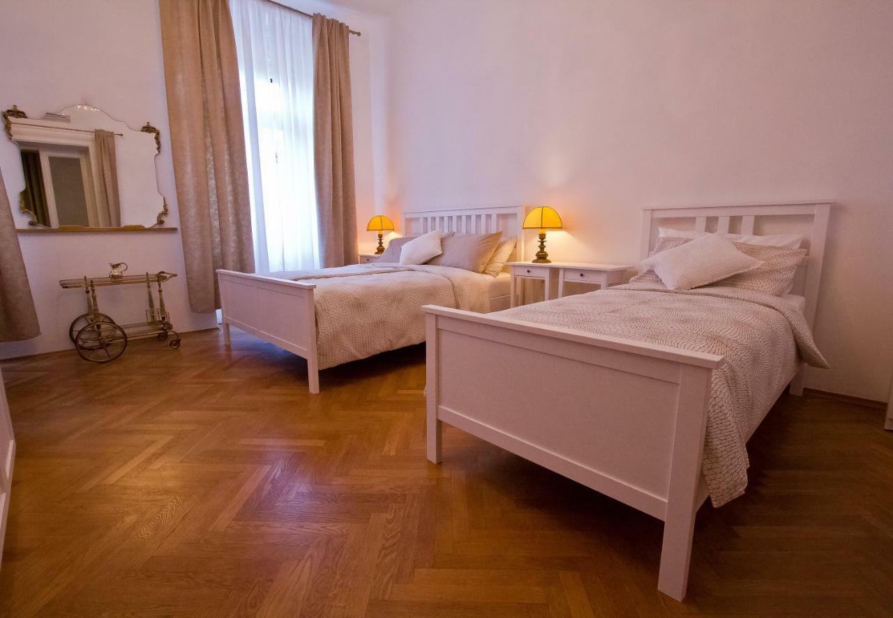 Golden Rooms Bed & Breakfast ตรีเอสเต ภายนอก รูปภาพ