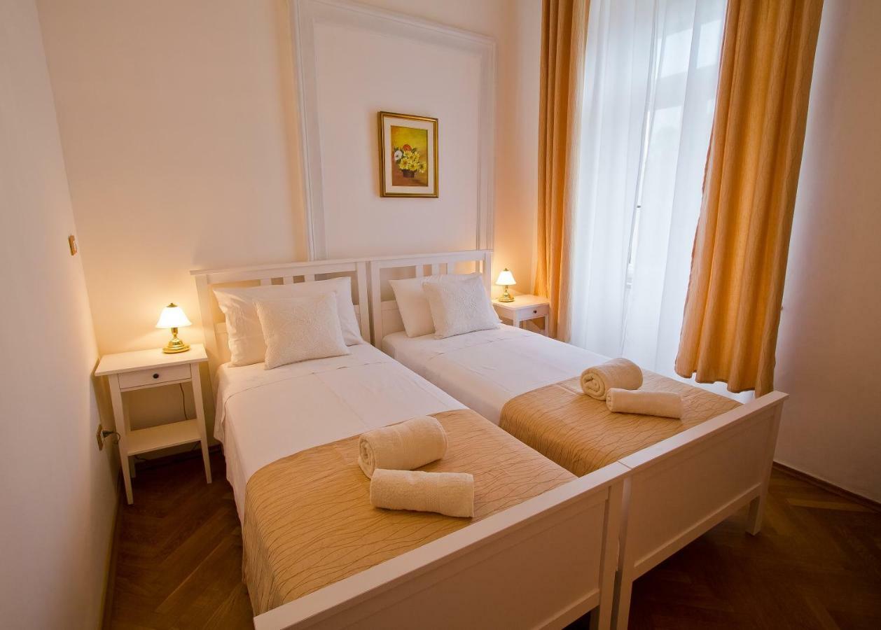 Golden Rooms Bed & Breakfast ตรีเอสเต ภายนอก รูปภาพ