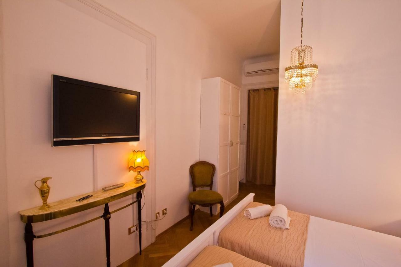Golden Rooms Bed & Breakfast ตรีเอสเต ภายนอก รูปภาพ
